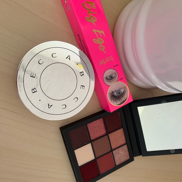 High end makeup bundle - Picture 3 of 5